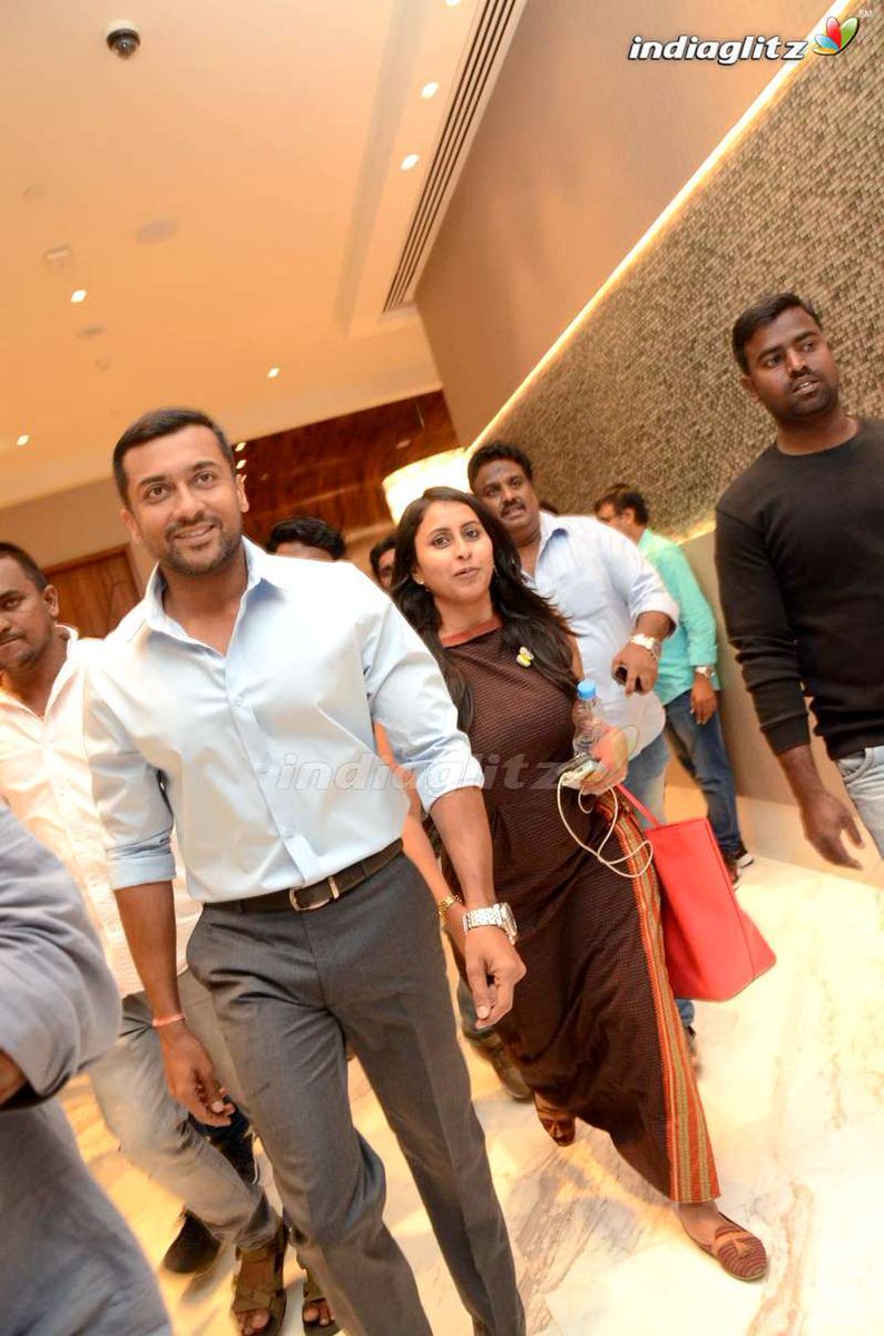 Safreez_Madurai's tweet photo. โข @Suriya_offl Anna with @vrindaprasad ๐ at yesterday's #BandobastPreReleaseEvent #BandobastFromSep20 #Bandobast #Kaappaan https://t.co/ywe6gWYekq