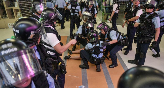 Fights Break Out As Hong Kong’s Polarisation Deepens.
channelstv.com/2019/09/14/fig…