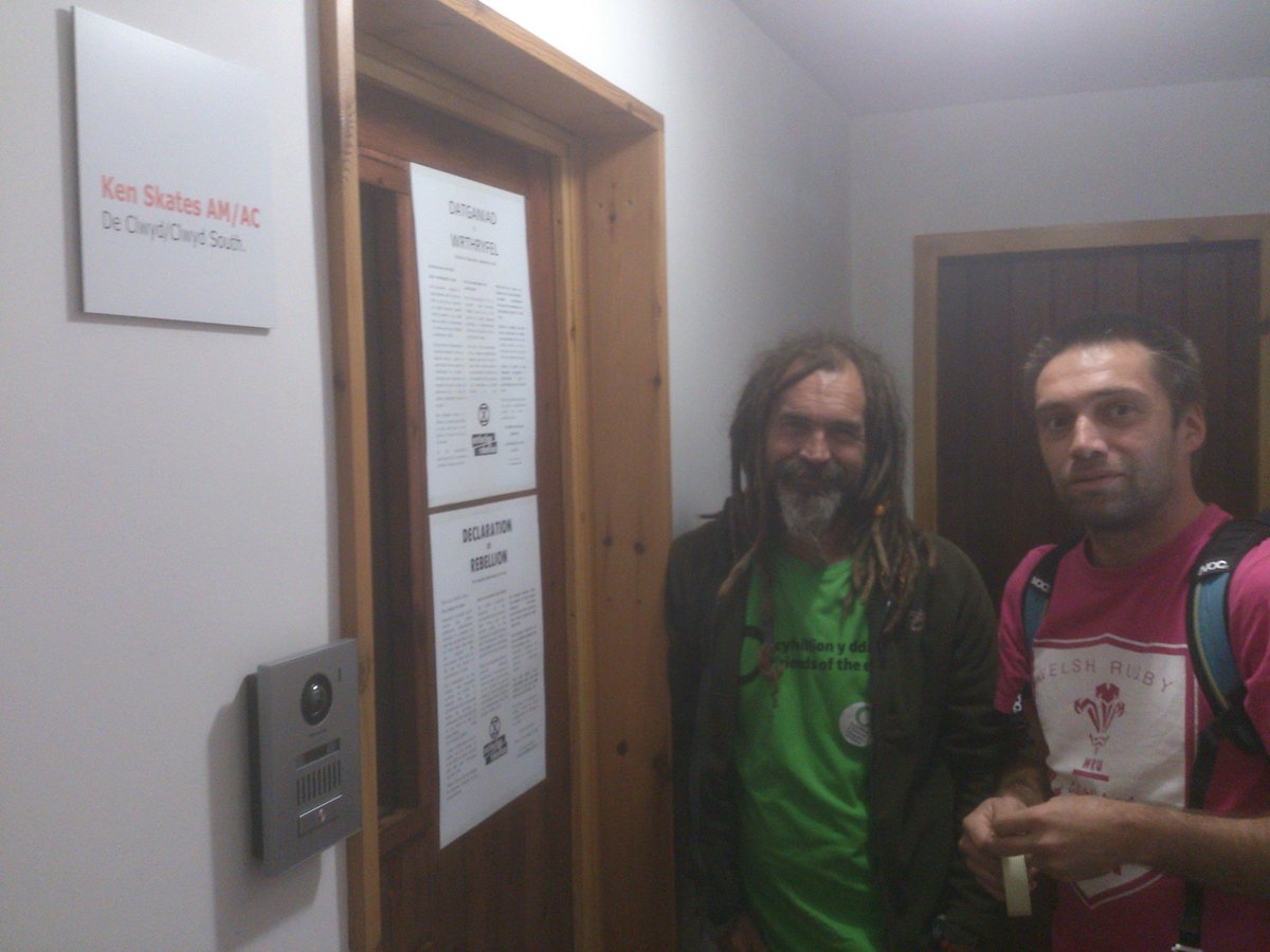 ExtinctionReb20's tweet photo. #XRdeclaration Ken Skates office Llangollen https://t.co/mGrJySCHIv