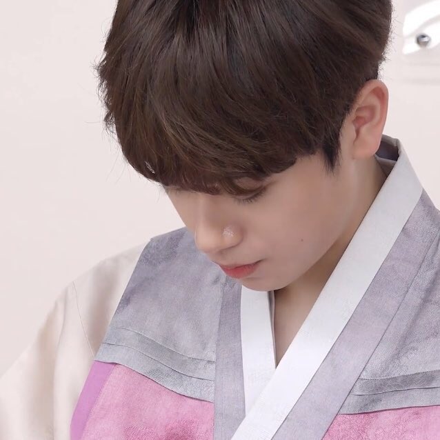 dh0514r's tweet photo. #역경을_헤치고_아홉개의_별을향해

바깅이들 꼭 아홉명이서 데뷔하자 https://t.co/ObEhfRoLhZ