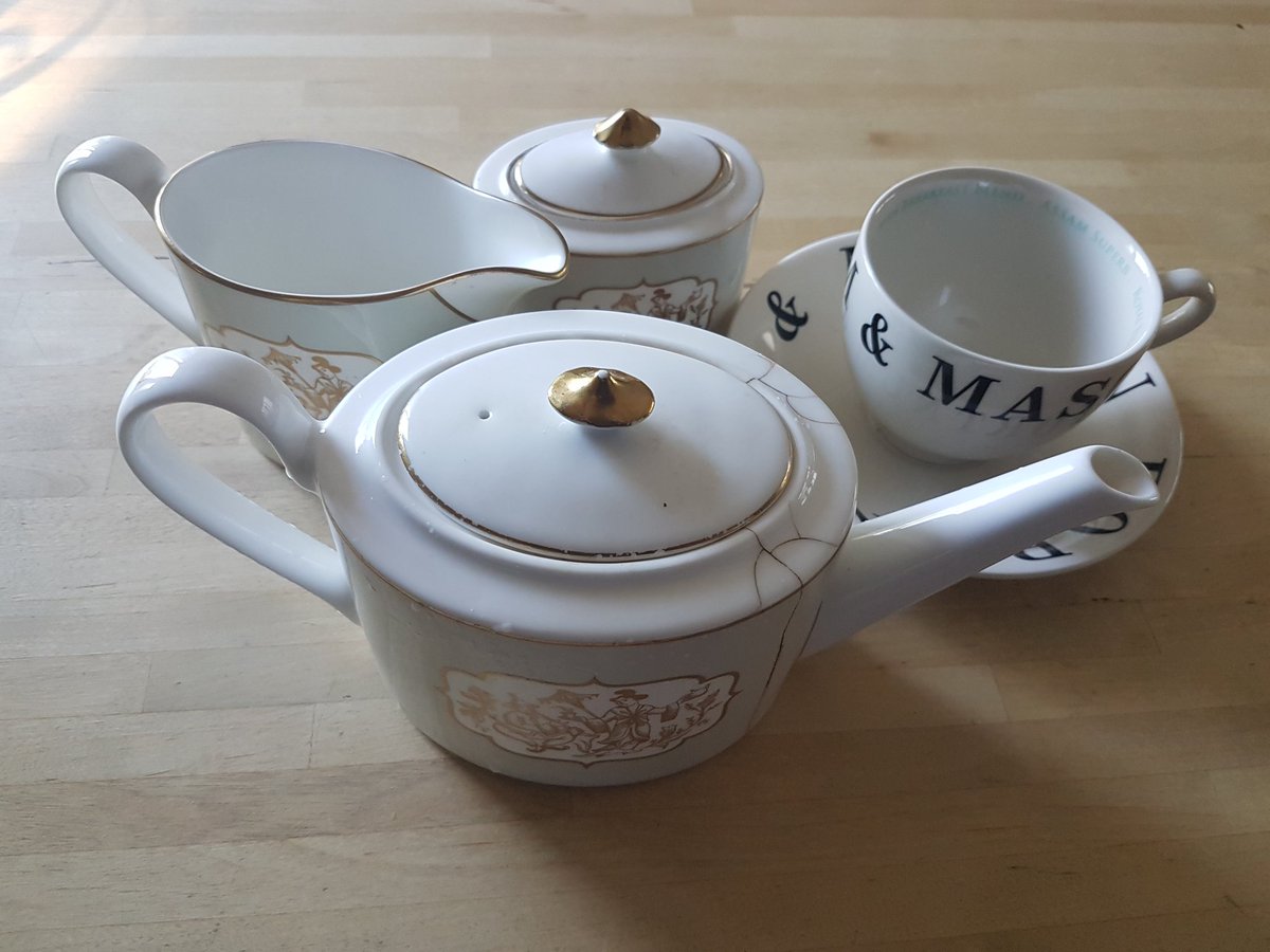 pensionmonkey's tweet photo. My beloved teapot is about to die 😭 I've only had it 15 years. Surely, it's still under warranty 😀 @Fortnums https://t.co/uQJrFtr8hq