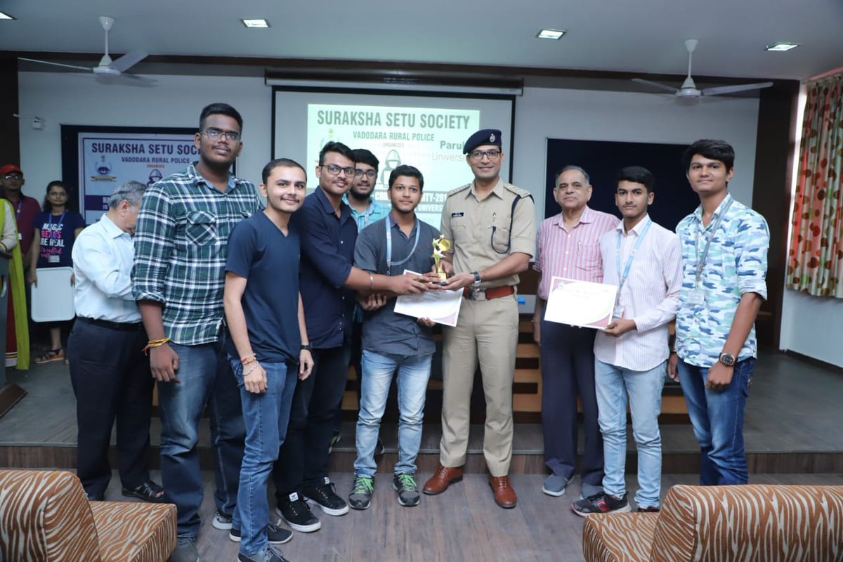 VadRuralPolice's tweet photo. Hackathon is organized by Vadodara rural police under Suraksha setu society with collaboration of Parul University
#hackathon2k19 https://t.co/ZCkVcxZpk5
