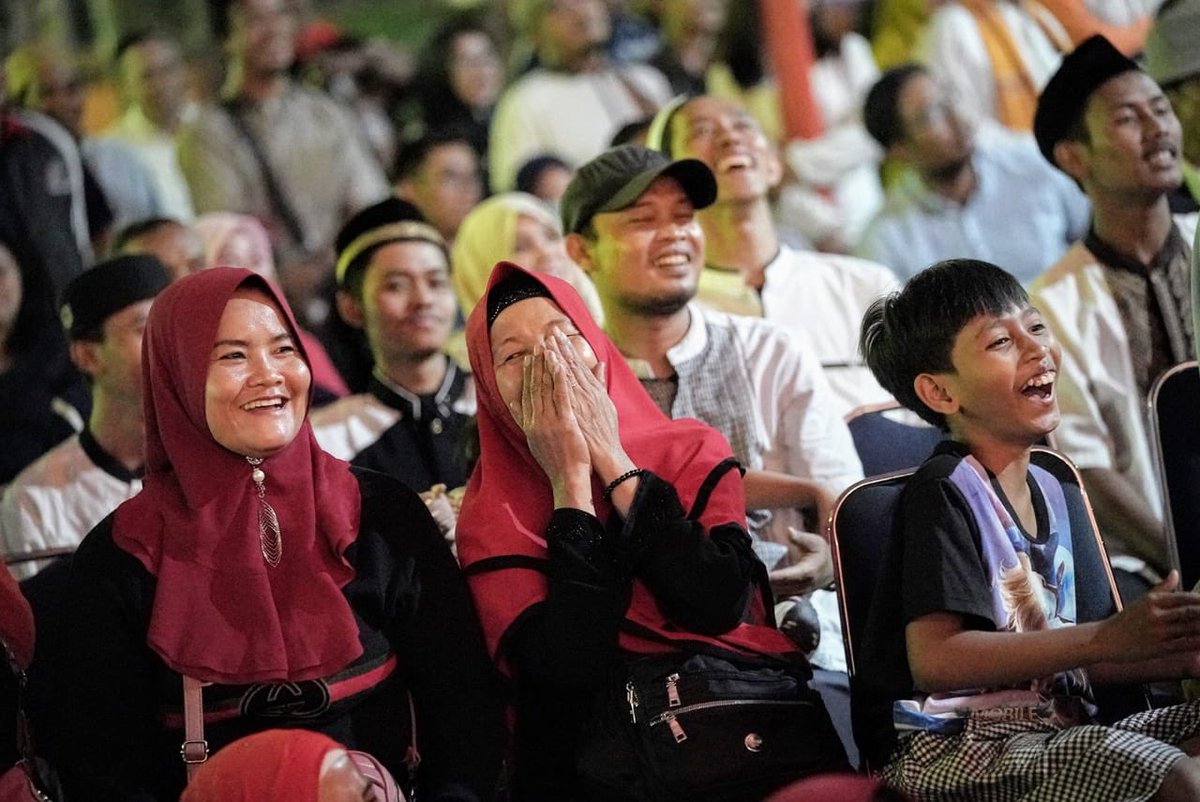 aniesbaswedan's tweet photo. Alhamdulillah, semalam untuk pertama kalinya nonton Lenong Betawi di Balaikota. Pembangunan di kota ini bukan hanya membangun yang nampak secara fisik saja. Kita juga mengembalikan kegiatan seni dan budaya di ruang-ruang Jakarta.

https://t.co/LY2u6N0V7J https://t.co/11cuFirT1T