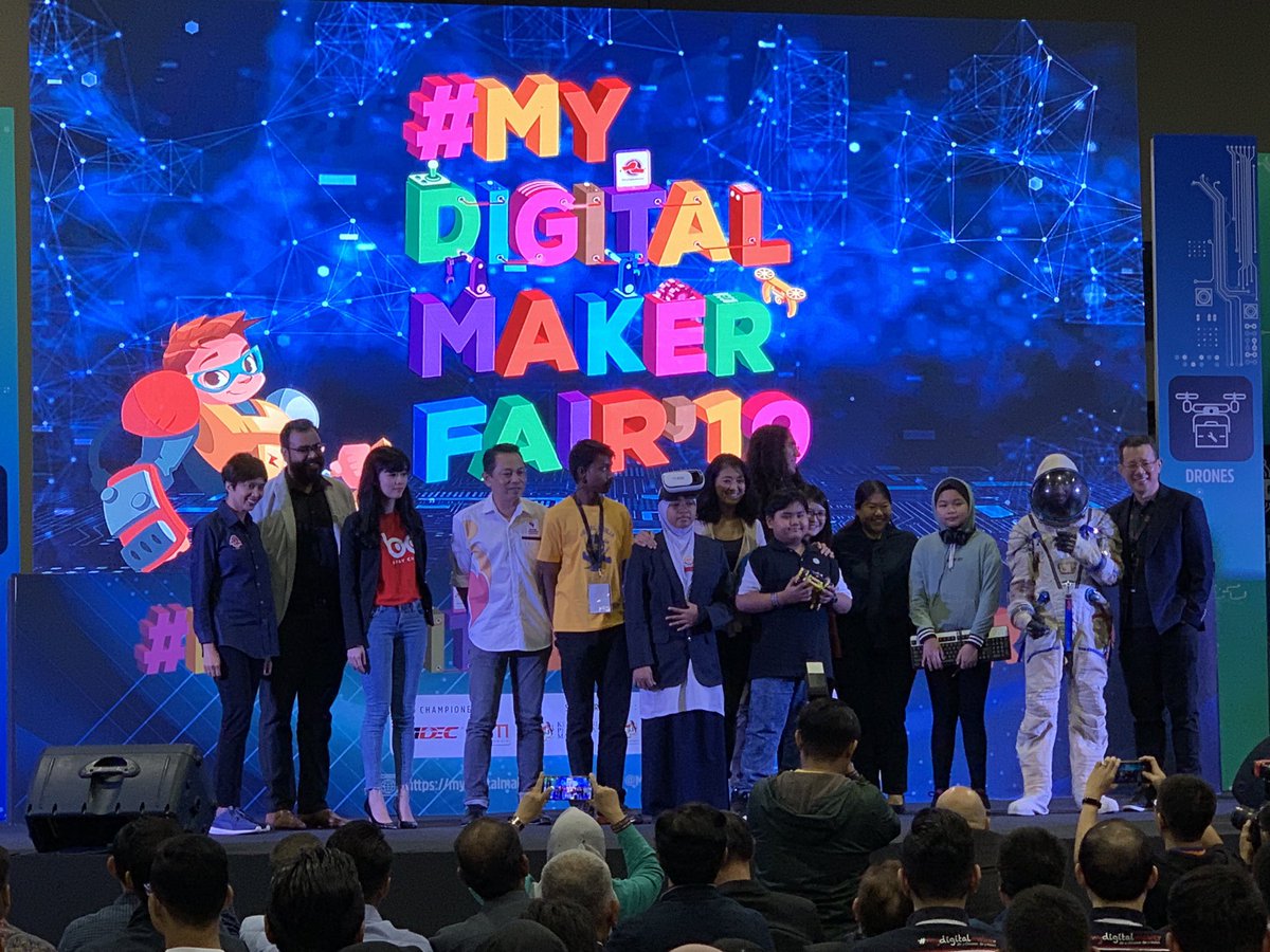 wariscandra's tweet photo. Attending #mydigitalmakerfair 2019 #Malaysia, passionate teachers, students, and partners. Join us for workshops, hackathons, Sharing innovative projects with micro:bit!
Keep Making, Keep Coding, Keep Sharing!
@mdec @microbit_edu @element14 https://t.co/0GFAwztBlR