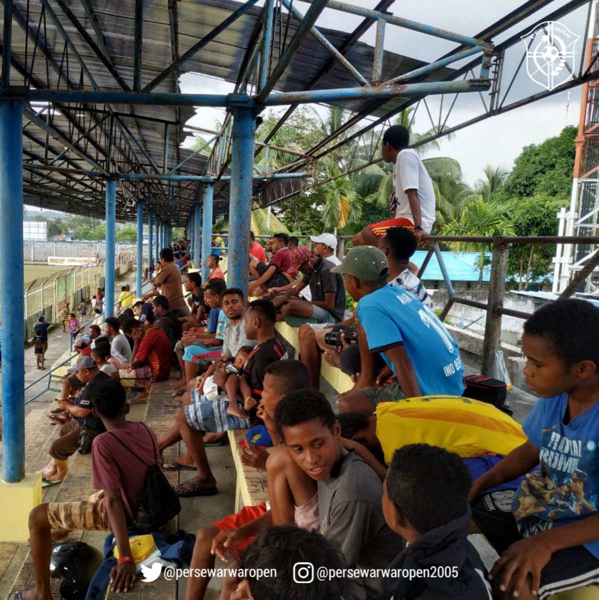 persewarwaropen's tweet photo. Galeri babak Pertama
.
Terima Kasih buat Supporter Yang Mendukung di stadion secara langsung, Ributkan stadion dibabak kedua Lagi
.
#persewarwaropen
#persewarDAY
#ndisowosio
#ndikarako https://t.co/gn2KF6hb03
