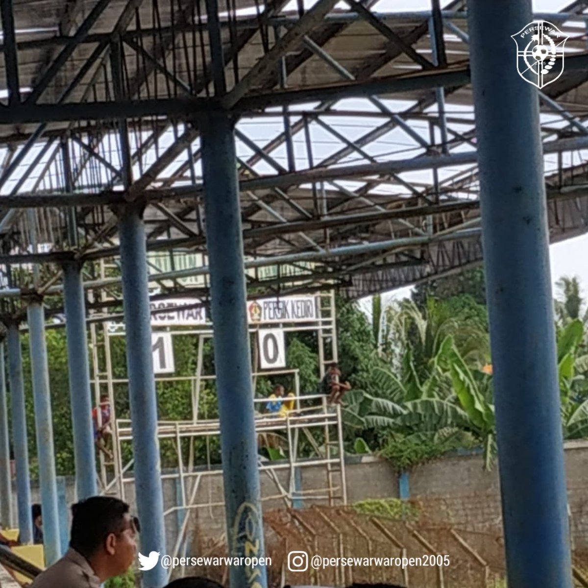 persewarwaropen's tweet photo. Galeri babak Pertama
.
Terima Kasih buat Supporter Yang Mendukung di stadion secara langsung, Ributkan stadion dibabak kedua Lagi
.
#persewarwaropen
#persewarDAY
#ndisowosio
#ndikarako https://t.co/gn2KF6hb03