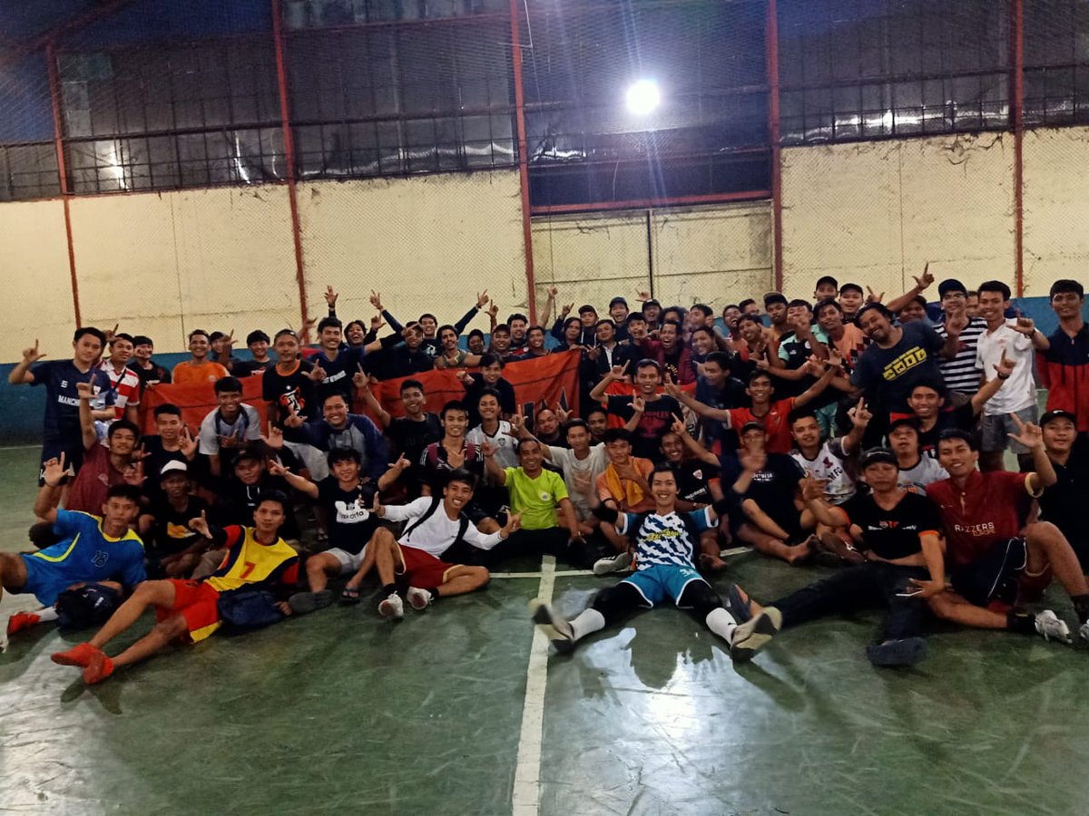 JAK_kaum's tweet photo. Silaturahmi fun futsal antara @JAK_kaum & @JAKotaBambu tadi malem π» .
#PersijaSelamanya
#PangeranTimur
#BegundalKobam
#BersahabatDukungPersija
#JakKaum
#JakKobam https://t.co/eHVZgMVIdL