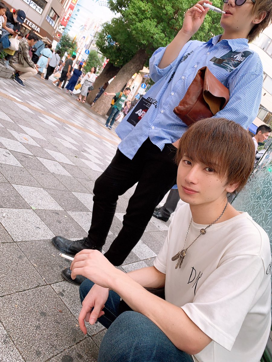 色恋蓮 Auf Twitter イケメンと遭遇 あとタバコやめたとか言ってたのに 騙された犯罪者は青の服の人