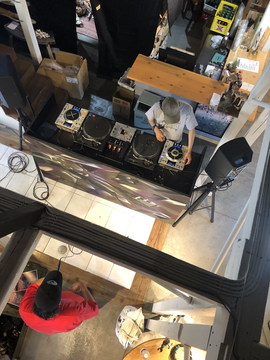 Shyoudog در توییتر 高松は黒船屋に到着 二階のロフトで演奏 真下にはdjブース シチュエーションも最高な社員旅行2日目