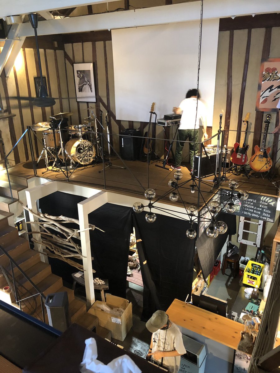 Shyoudog در توییتر 高松は黒船屋に到着 二階のロフトで演奏 真下にはdjブース シチュエーションも最高な社員旅行2日目