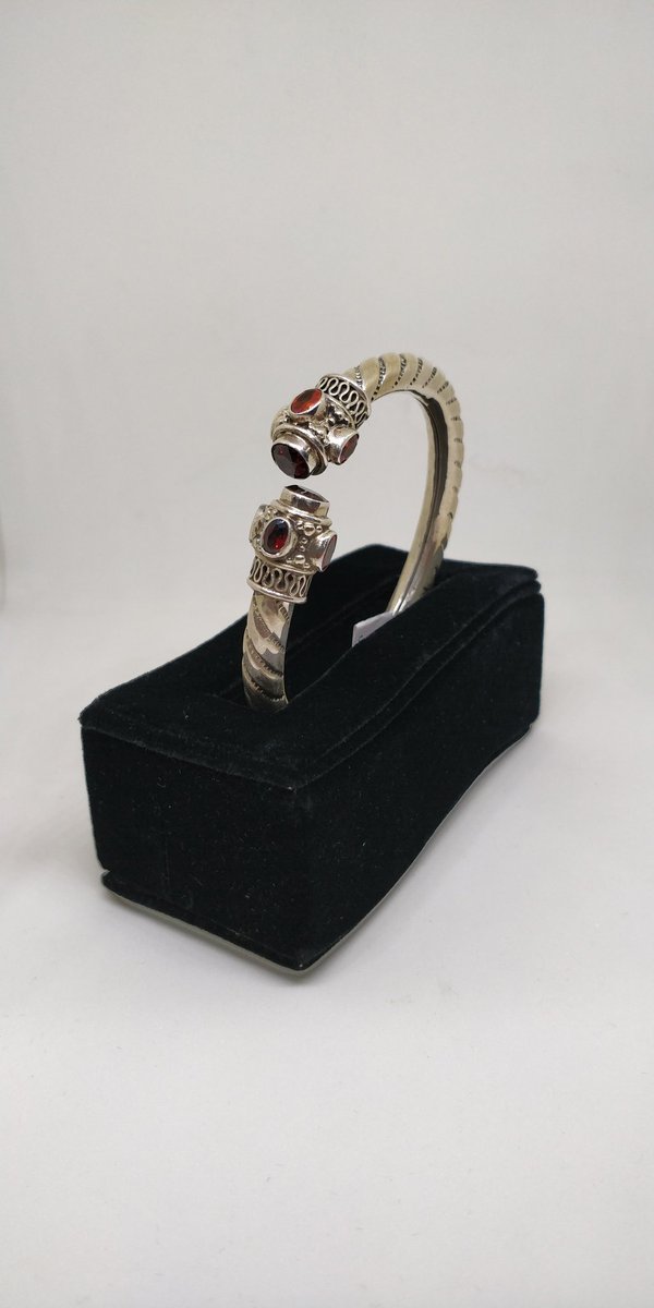 AditiSilver's tweet photo. Beautiful bangles available at good prices @aditisilver007 .
.
.
.
.
.
.
#kada #bracelets #silverbracelet #silverbracelets #silverjewelry #jewelry #jewellers #jewelrydesigner #aditisilver #jewelrystore #weddingrings #weddingjewelry #wedding #jewelrydesigns #rings #necklaces #gold https://t.co/KTSFVOAhmQ
