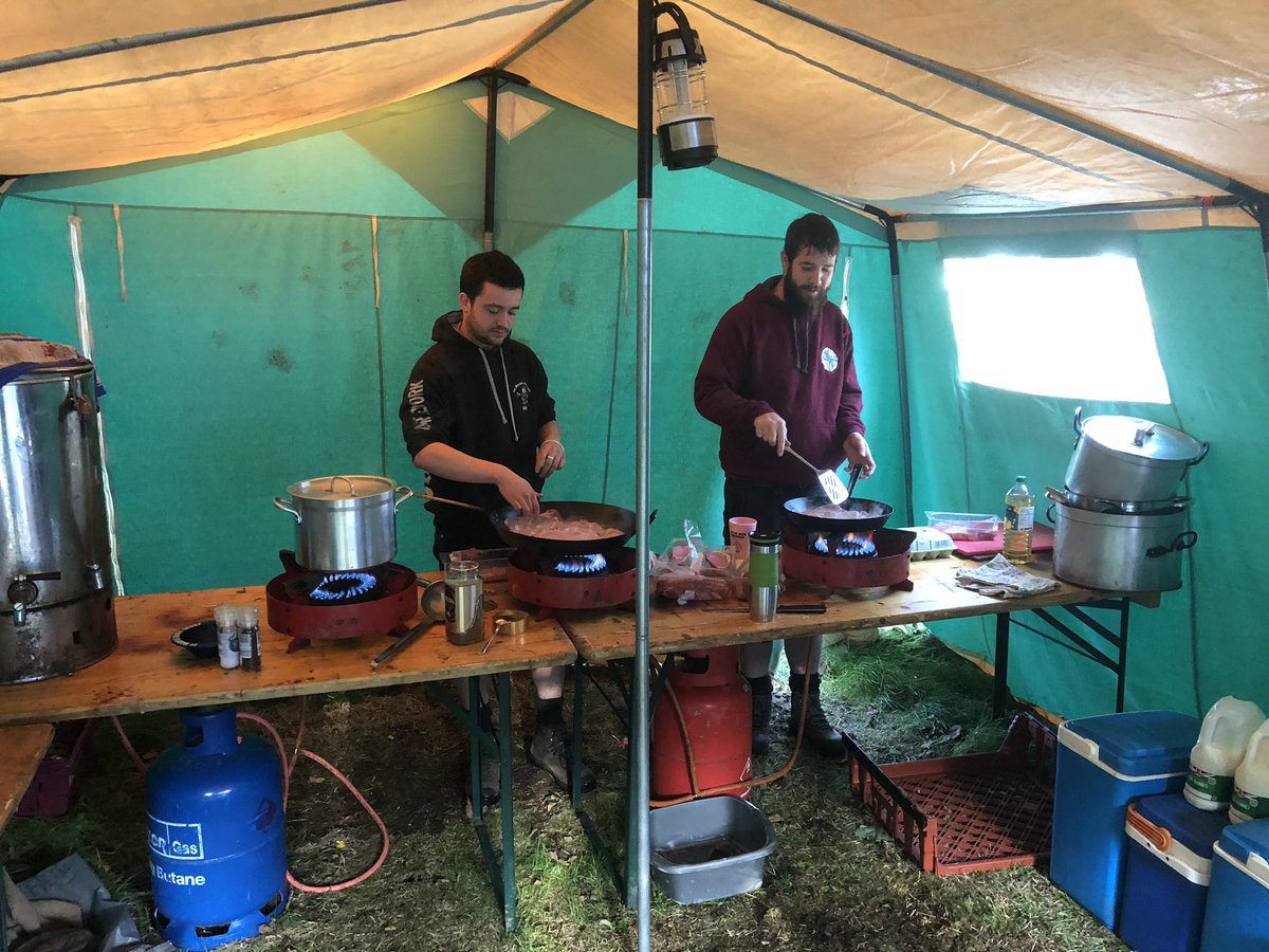 prmarshall78's tweet photo. Combs leaders cooking breakfast, whilst most of the kids are still in bed! #Moot19 @MarpleExplorers @CombsExplorers @marplerangers @2ndMarple https://t.co/xEQaEwqOqO