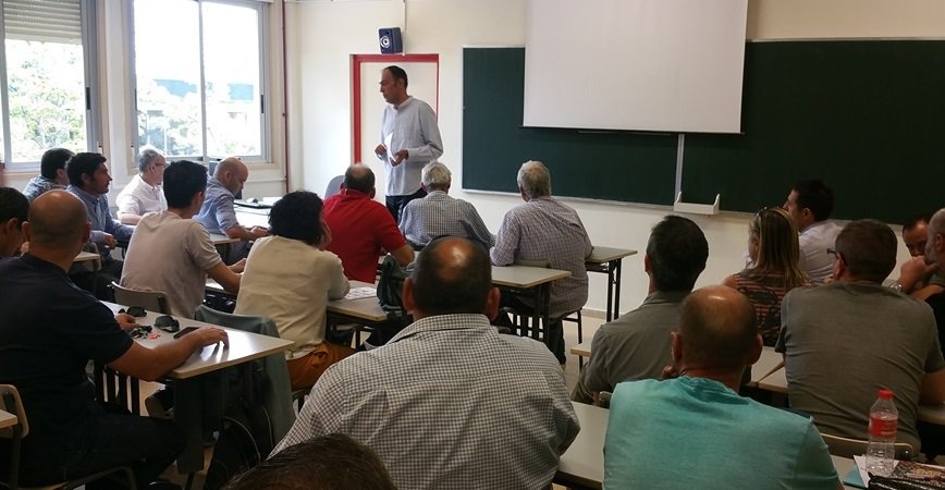 IESCosmeGarcia's tweet photo. FP DUAL PLUS.
El @IESCosmeGarcia va a desarrollar el proyecto #FPDualPlus. Nuestros alumnos de FP podrán realizar prácticas remuneradas en empresas a través del contrato para la formación y el aprendizaje.
Reunión de @jesusruizmar con los tutores.
https://t.co/3rZ0nhb6g9 https://t.co/Vw48xtBtL4