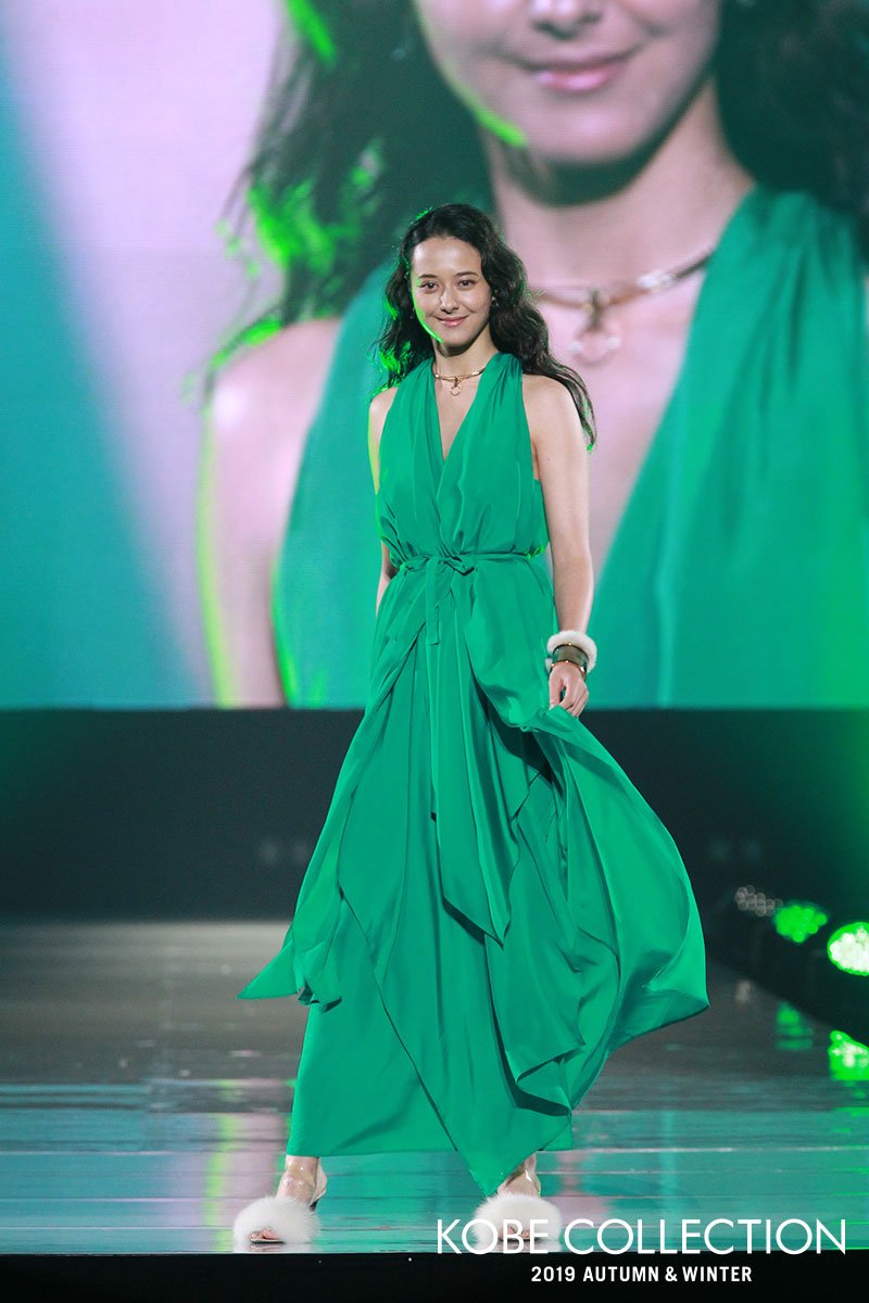 O Xrhsths Fashion Rental マナマナwest Sto Twitter 神戸コレクションで着用頂きました 先日の 神戸コレクション にて活躍中の スタイリスト 様が 衣装 を使用して下さいました オシャレな スタイリング ありがとうございます 浦浜アリサ さん 島袋聖