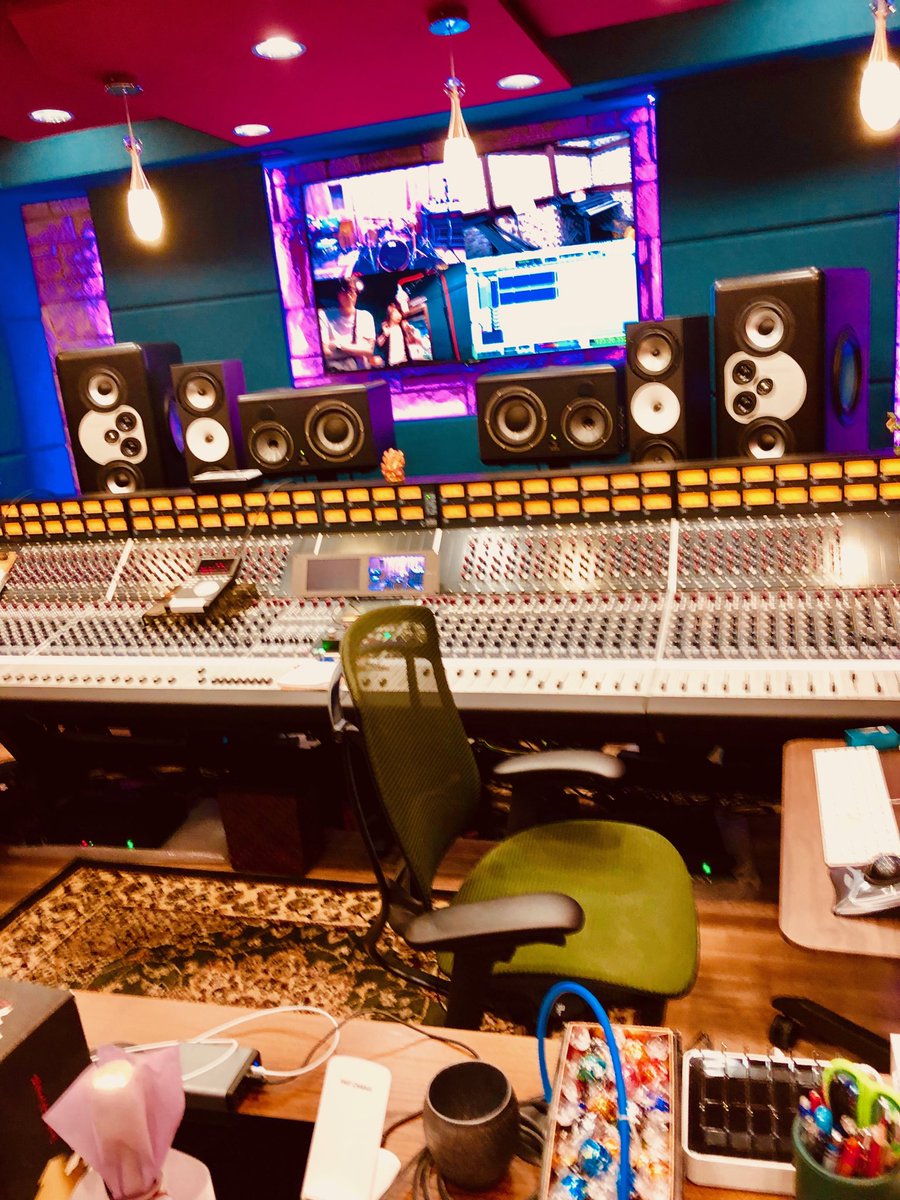 Zato_Nakacchi's tweet photo. 四谷に新規オープンしたstudio GOLDに遊びに行ってきました⛵️
楽器や機材が充実していて夢のような環境です✨
嗚呼このままここで眠りに尽きたい...👼
#studioGOLD #NKsound https://t.co/ee67Sz23B5