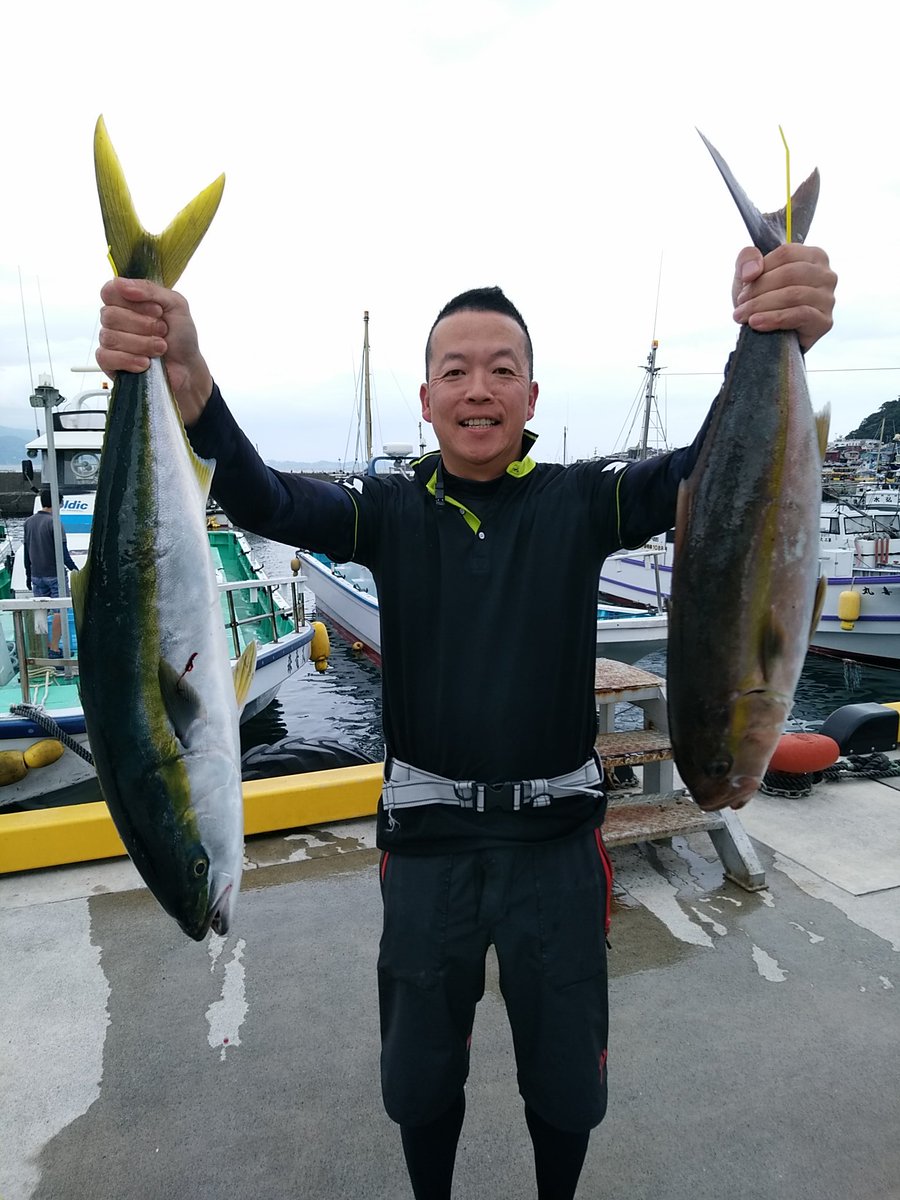 伊豆 網代港 森竜丸 南沖 ルアー船 キャスティングは活性上がらずシイラばかり ジギングは順調にヒット続き ワラサ８匹 カンパチ３匹 ホンガツオ２匹 スマ１匹 ツムブリ１匹でした