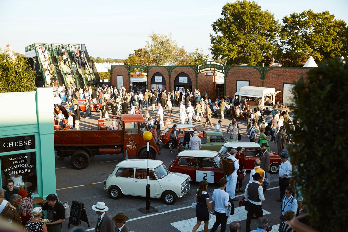 MastercardUK's tweet photo. Stepping into Saturday, with style @goodwoodrevival 🚶💃#GoodwoodRevival #GoodwoodStyle https://t.co/52fAjopazW