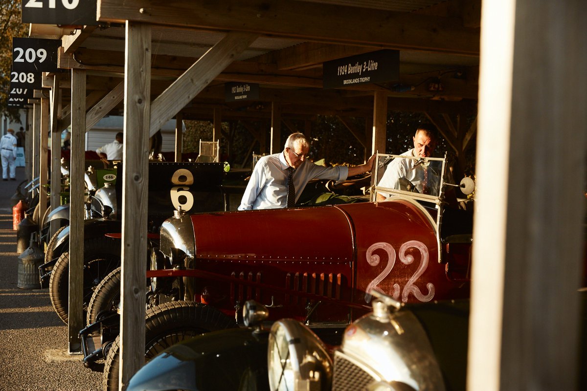 MastercardUK's tweet photo. Stepping into Saturday, with style @goodwoodrevival 🚶💃#GoodwoodRevival #GoodwoodStyle https://t.co/52fAjopazW