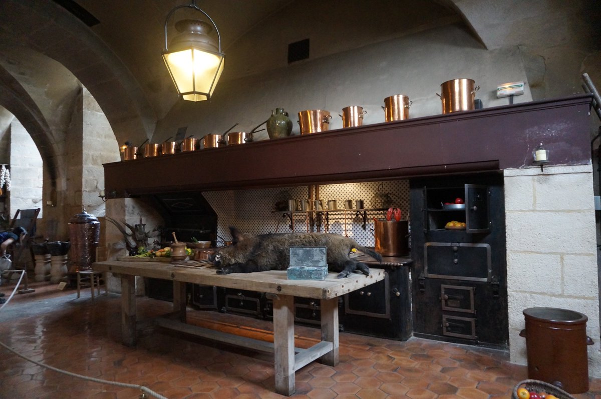 騎空士鮫ミーミ ミーミミン 中世とか近世のキッチン食卓はこんな感じ これがジビエやぞ