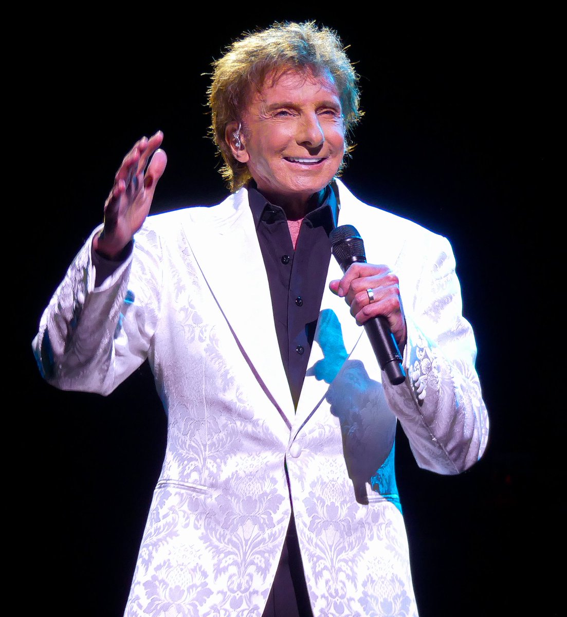 CarolineSalfati's tweet photo. Attn: #BarryManilow will be back in the UK in 2020...visit https://t.co/u1RF2HsHVd to have Big Fun with the #GreatestEntertainer of All time #ImCominBack #ItsAMiracle #CantSmileWithoutYou #CouldItBeMagic #IWriteTheSongs 👍🎤🎹🎵🎻🎷🌴🎼😍❤💖 https://t.co/wmsnONWiIU