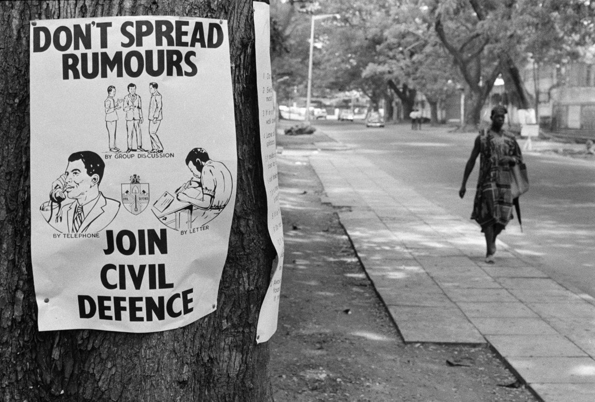 RefreshDoclab's tweet photo. Nigerian ad encouraging people to stop peddling rumours and join the Civil Defence instead.
Credit: Bruno Barbey, 1978
#NigerianHistory
#NaijaHistory
#RefreshDocumentaryLab https://t.co/ZwZz2p3FcY