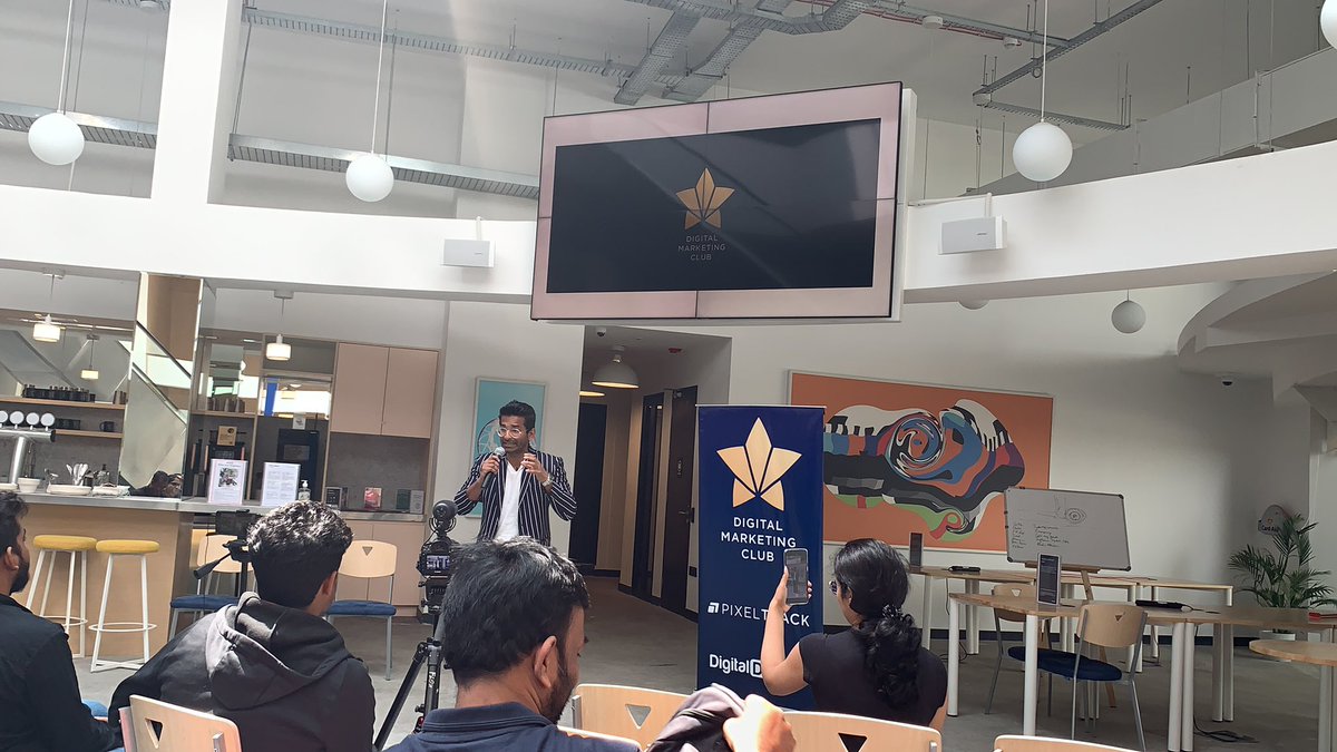 TrackPixel's tweet photo. Stand up comedy by Anmol #DMCBLR https://t.co/13tmNeHlYV