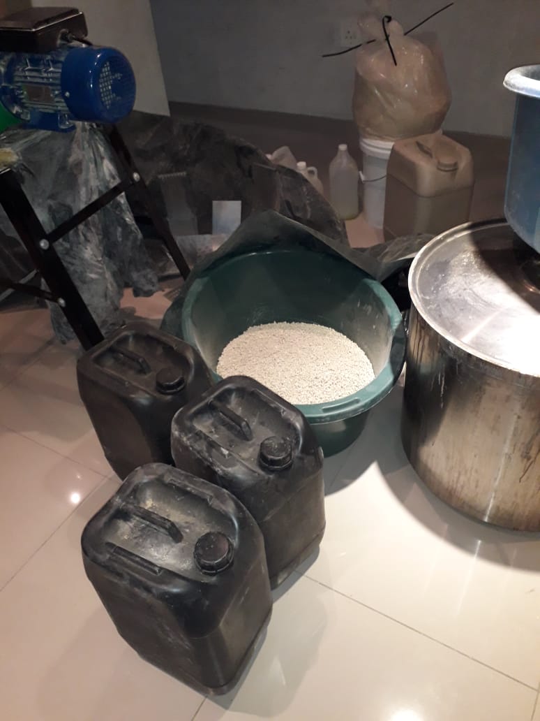 MichaelSun168's tweet photo. JMPD K9 acting on tip-off busted a drug lab in Jabavu, Soweto. Chemicals &amp; equipment suspected to manufacture drugs were discovered but no person was found in the hse. Est value of the seizure is R3 mil. The hse owner will be traced &amp; investigated. No arrest has been made yet. https://t.co/P6jOea8DET