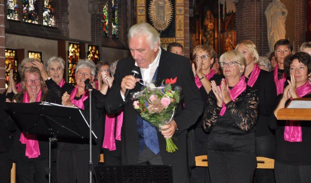 Evergreen zingt met Marco Bakker in Heiloo HEILOO In de Ter Coulsterkerk aan de Holleweg 111 geven Dameskoor Evergreen en zanger Marco Bakker op vrijdag 4 oktober een gevarieerd concert. Aanvang: 20.00 uur.  ... twib.in/l/aEpd4xnr6G4A via <a href="/AlkmaarsWeekbld/">AlkmaarsWeekblad.nl</a>