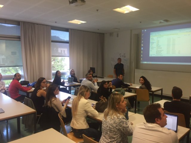 DigitoolsMilano's tweet photo. Bella serata di presentazione dei project work su Ottica Cocchi SA Bellinzona  dei 4 gruppi degli studenti del corso di Digital Marketing della Società degli impiegati del commercio - Sezione Ticino. Complimenti a tutti gli studenti! https://t.co/AP7tHDIEdf