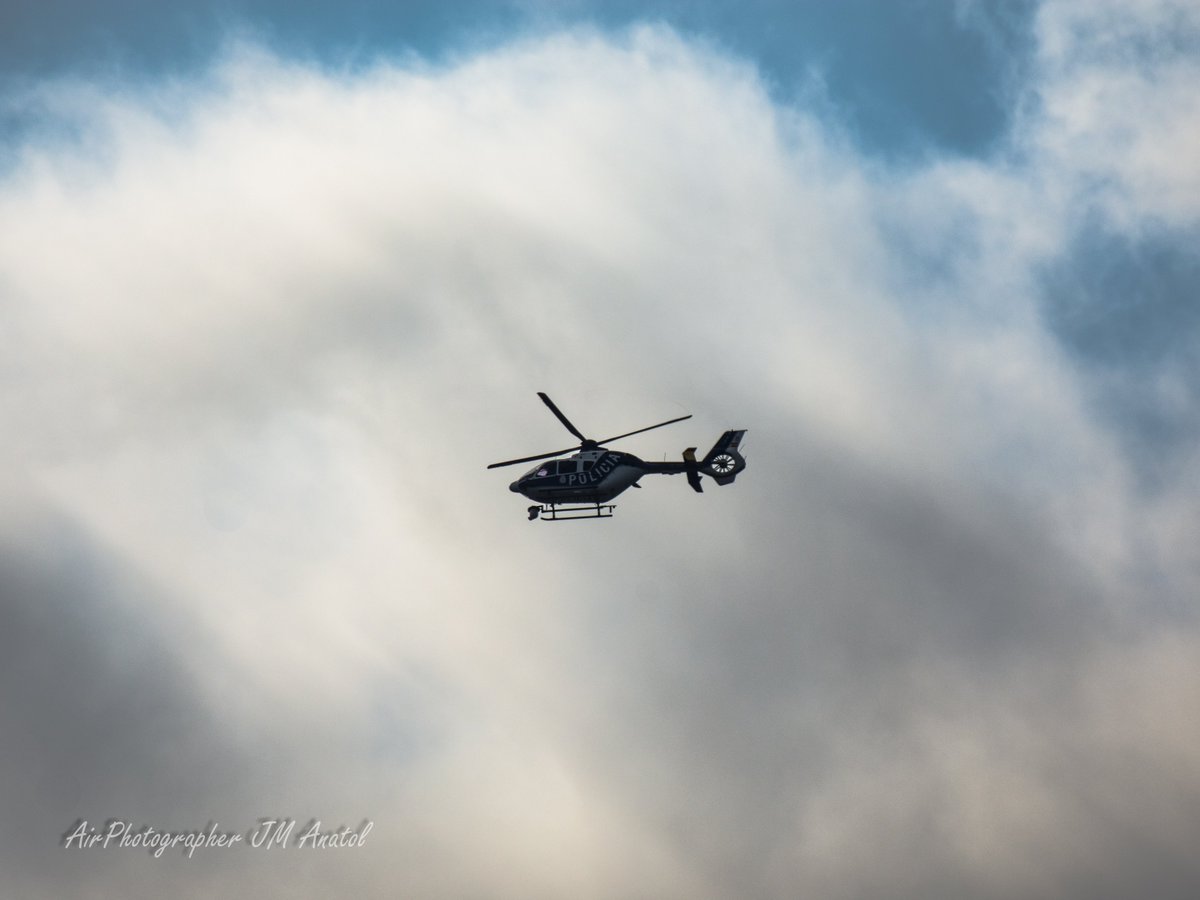 jmanatol's tweet photo. #BuenosDias
#Sabado
Cuando las #nubes te hacen sentir pequeño
@AirbusHeli #EC135P2Plus de @policia en servicio de vigilancia con la cámara incorporada en el operativo #G7Biarritz
#aspas #fenestron #helicopter https://t.co/6hylVUcjQ1