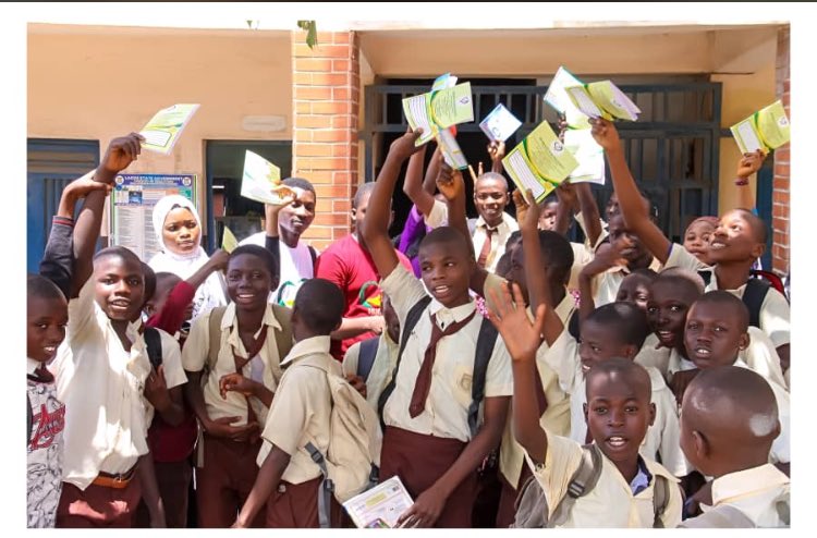 humane_official's tweet photo. #KitUpAChild is a project committed to bringing a meaningful change to our society through education,build a policy to rekindle the love for education and build a resilient society for all.
This will enable the less privileged, Orphans, wayfarer, vulnerable and Mankind. #Thread https://t.co/V1knxr7k10