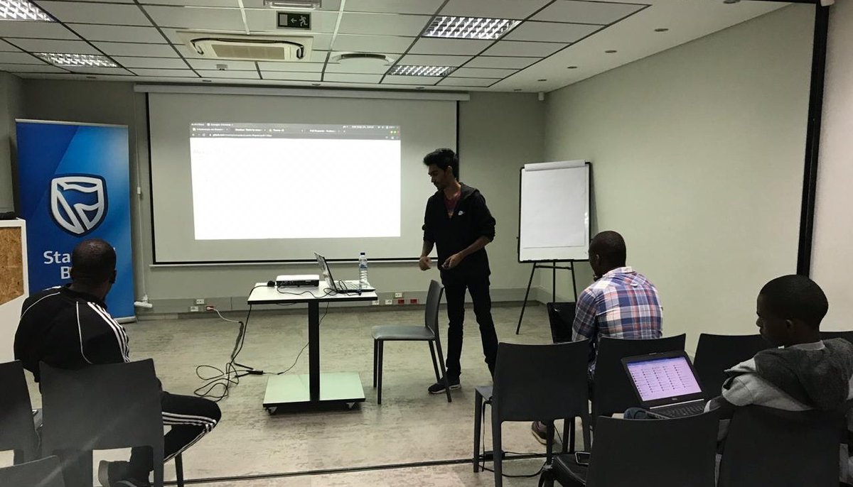 _lepsta's tweet photo. @_rpfernandes Rosário a explicar como criar branches de modo a permitir que novas funcionalidades possam ser adicionadas sem deixar o código com bugs!
#lepstamaputo #lepsta #lepstadevs #Maputo https://t.co/N5WH8XJER5
