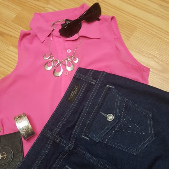 Secret_temptati's tweet photo. So good I had to share! Check out all the items I'm loving on @Poshmarkapp #poshmark #fashion #style #shopmycloset #guess #shoedazzle #vigoss: https://t.co/7ji3MPxfqe https://t.co/QaE7fHOscd