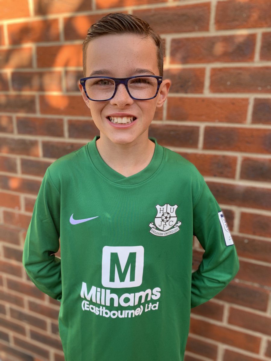 HelenBels1's tweet photo. HUJFC U10s new kit new season! Thank you @Milhamsltd @joefingers1 @jocko246 #milhams&sons&grandson #greenarmy ⚽️💚⚽️ https://t.co/TkVHtoXzdz