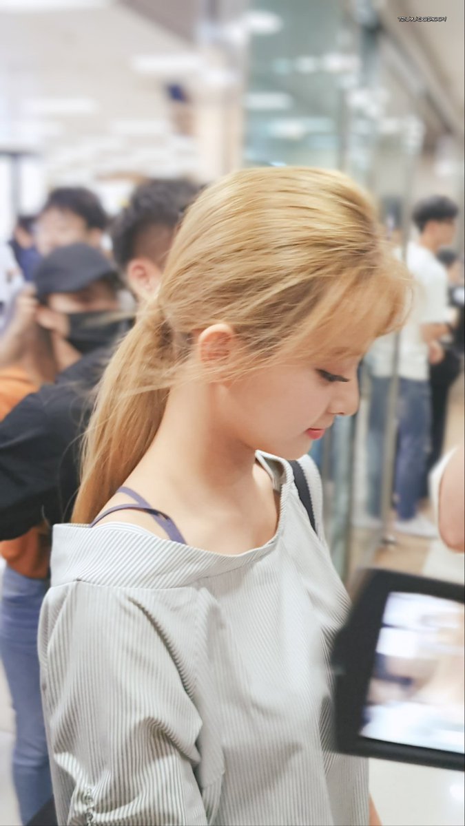 SANA1229_444's tweet photo. 2019 08 09 08 김공 입국 1P
#트와이스 #쯔위 https://t.co/wCb66nKY5s