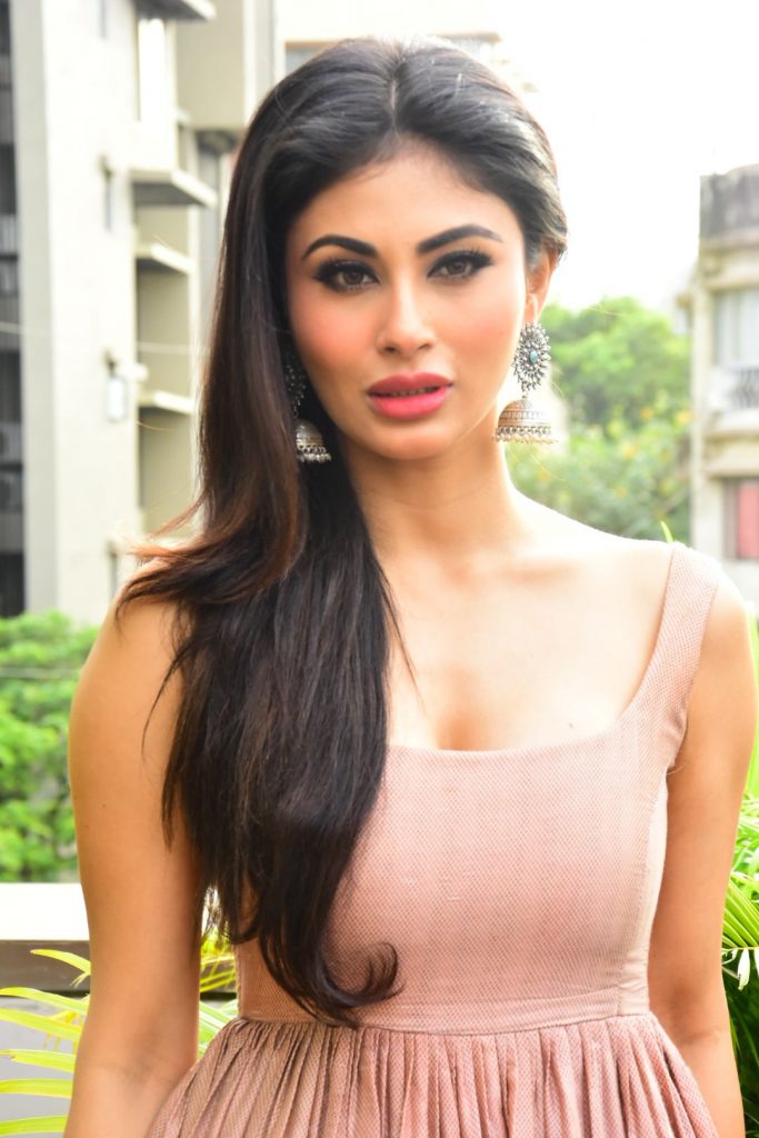 Chokkapuumamah8's tweet photo. Mouni Roy https://t.co/t2dWvaqyNM #JDEntertainment (Bollywood serial acctre pick). https://t.co/jZKXtrXmtP