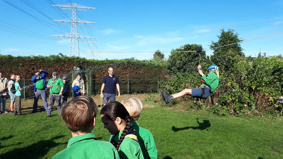 #overvliegen bij <a href="/ScoutingBrand/">Scouting Brandevoort</a> na de Bevers, komen de welpen en daarna.... gelukkig is het mooi weer 🤣🤣🤣