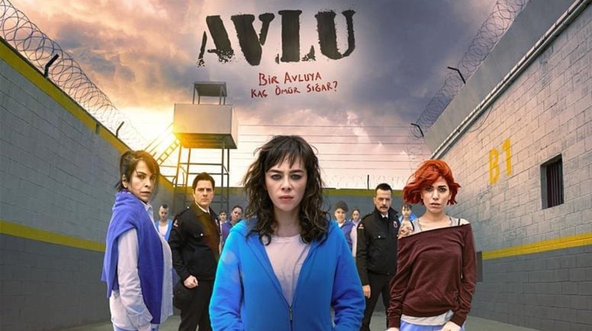 3.SEZON ÇEKİMLERİ BAŞLIYOR!

Avlu dizisi yapımcısı Limon Film,
oyuncularla 12 bölümlük bir anlaşma imzaladı.
Çekimler bittiğinde 3.sezon
tam anlamıyla Netflix'e satılacak.

Çekimlerin ne zaman başlayacağına dair
elimizde henüz bir bilgi yok.

GELİŞMELER İÇİN TAKİPTE KALIN.
#Avlu