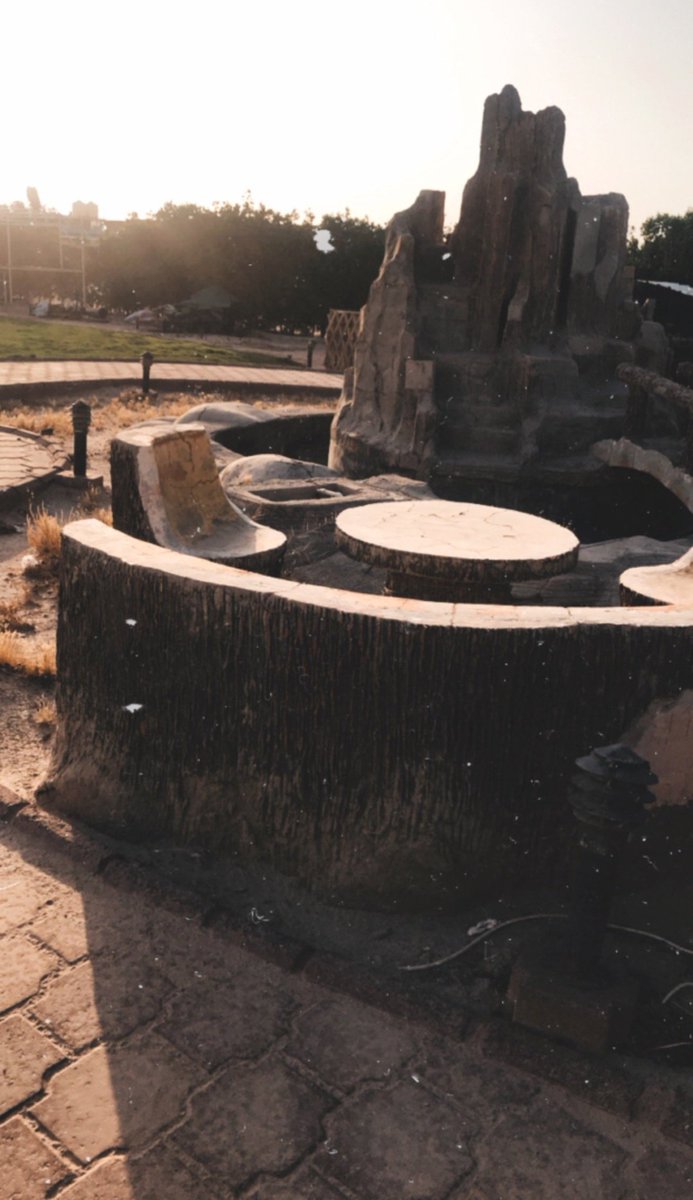 alrosi22's tweet image. حان موعد موت المشاعر والصمت والزيف
اشهرت سيف الفراق بوجهي وتبسمت...!

#select_all