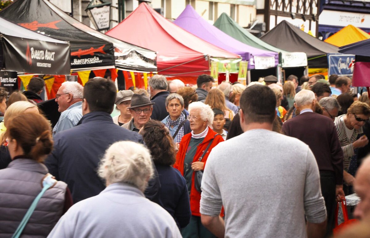 Skibbereen is the place to be tomorrow (Sept 15) for the Festival Finale Sunday Street Market! 

🧀🥖🥩🥗🍜🥧🍯

Look out for the visiting producers who are taking part in the #TastetheIsland All Ireland Food &amp; Drink Expo in Skibbereen Townhall.
#ATasteofWestCork #LoveWestCork