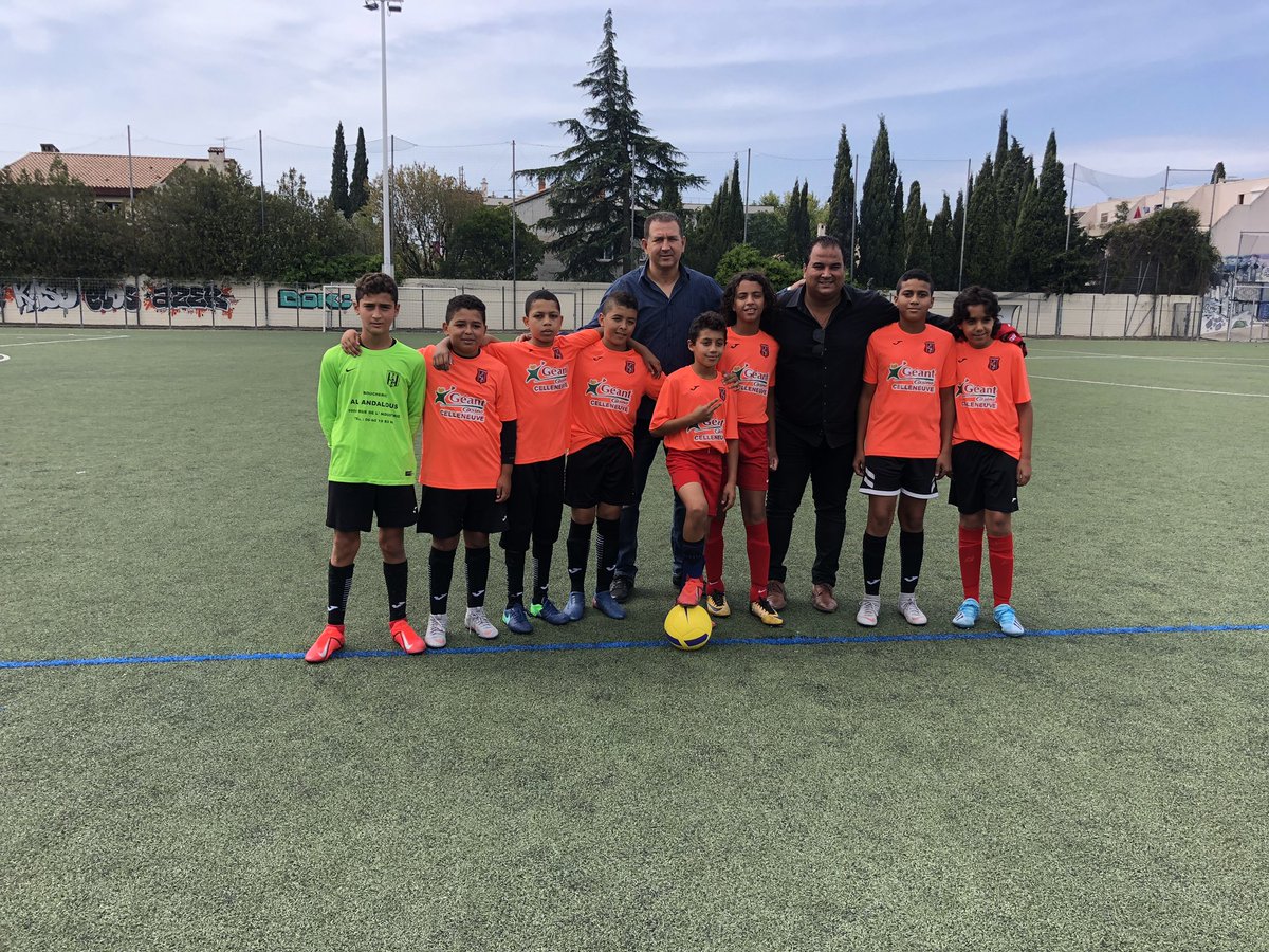kamelchibli's tweet photo. Un beau moment de partage au club du petit Bard de Montpellier ce midi pour offrir 40 places pour le match de ce soir MHSC/NICE et grâce à Laurent Nicollin président du @MontpellierHSC 20 ballons pour l’école de foot. Accompagner nos petits clubs dans nos quartiers une priorité. https://t.co/lwm3rDJM6j