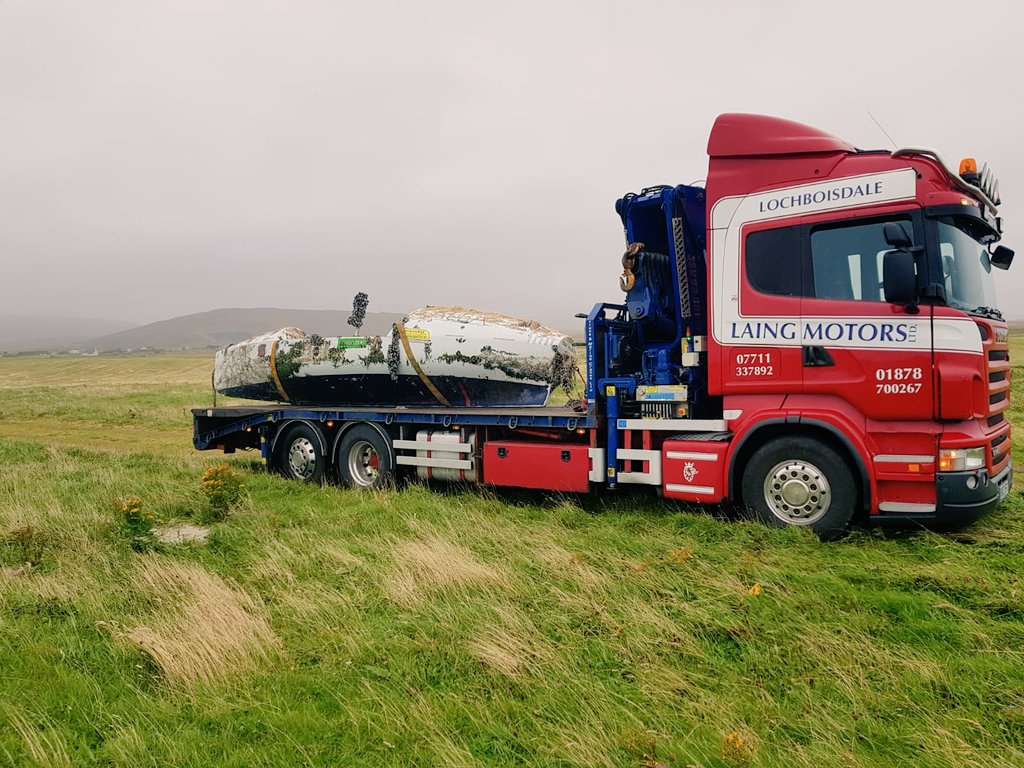 laingmotors's tweet photo. An unusual load last night and what a coincidence that the boat ended up in Askernish, South Uist after such a long journey @NY2SYsolo @SAMHtweets https://t.co/TJp5QboRLi