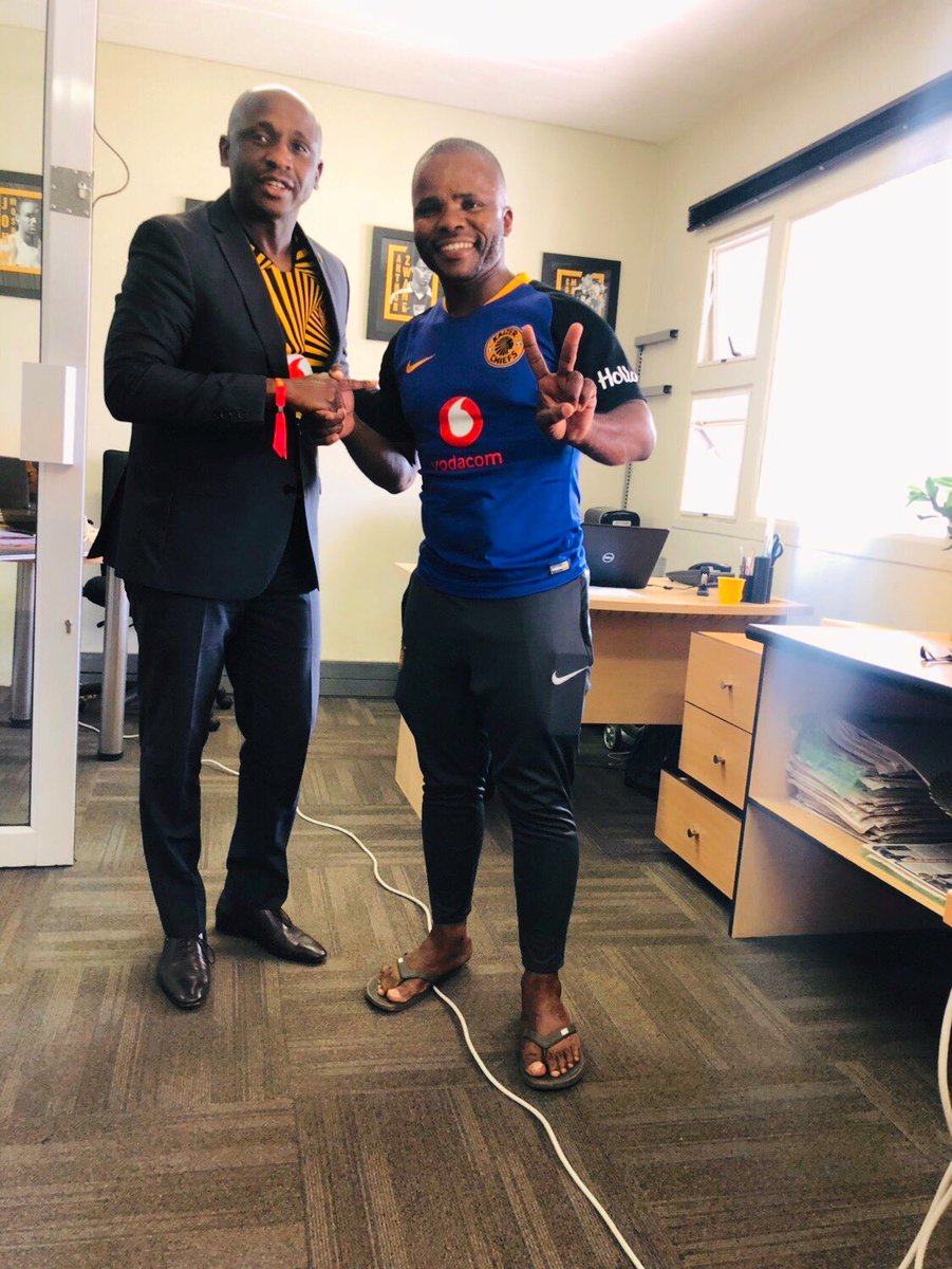alfavina's tweet photo. Parking is FREE @KaizerChiefs FNB Stadium @OfficialSMSA
#neoreng Gate E is the North side (Soweto Highway) & Gate M is South West side. Suggested Parking is near Gate M. βοΈ
β οΈ No Tickets will be sold at the Stadium π https://t.co/0WtBbu73DU