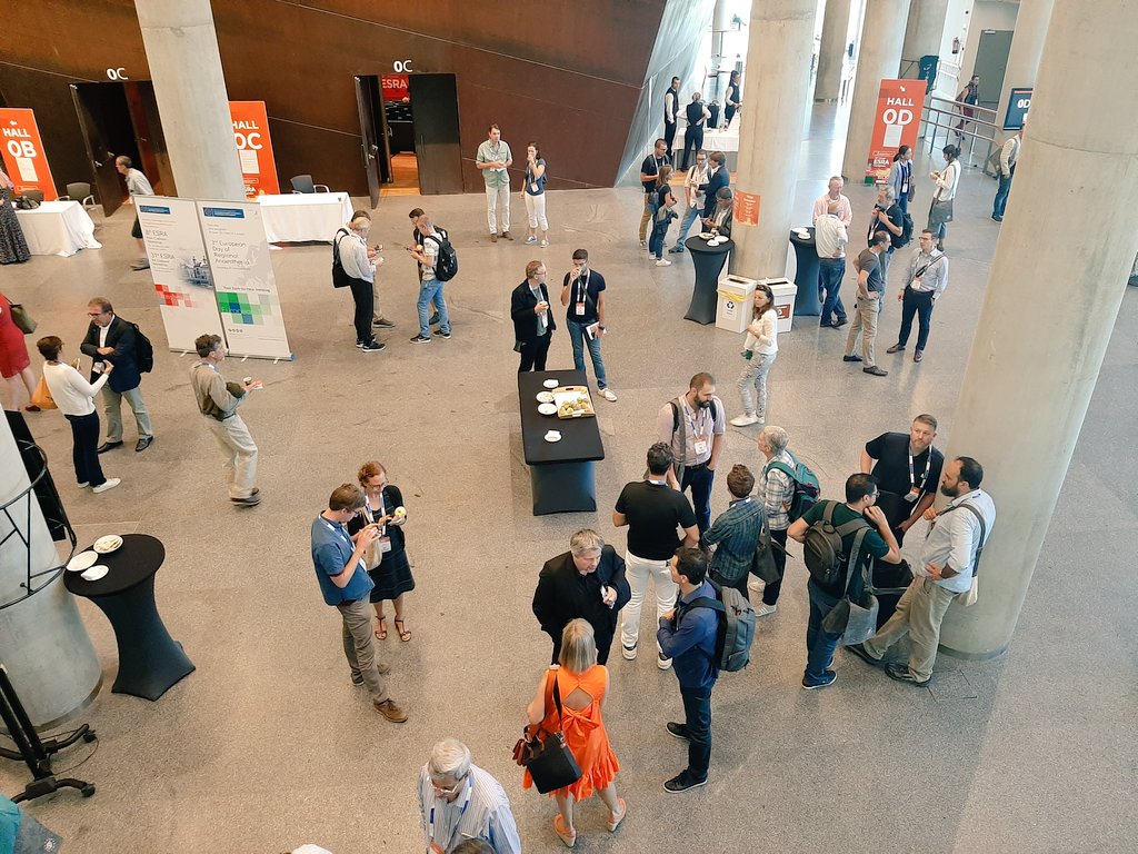 Well deserved coffee break for all of you who made it to this morning's sessions! 👏 On to some of the final amazing lectures here at #ESRA2019