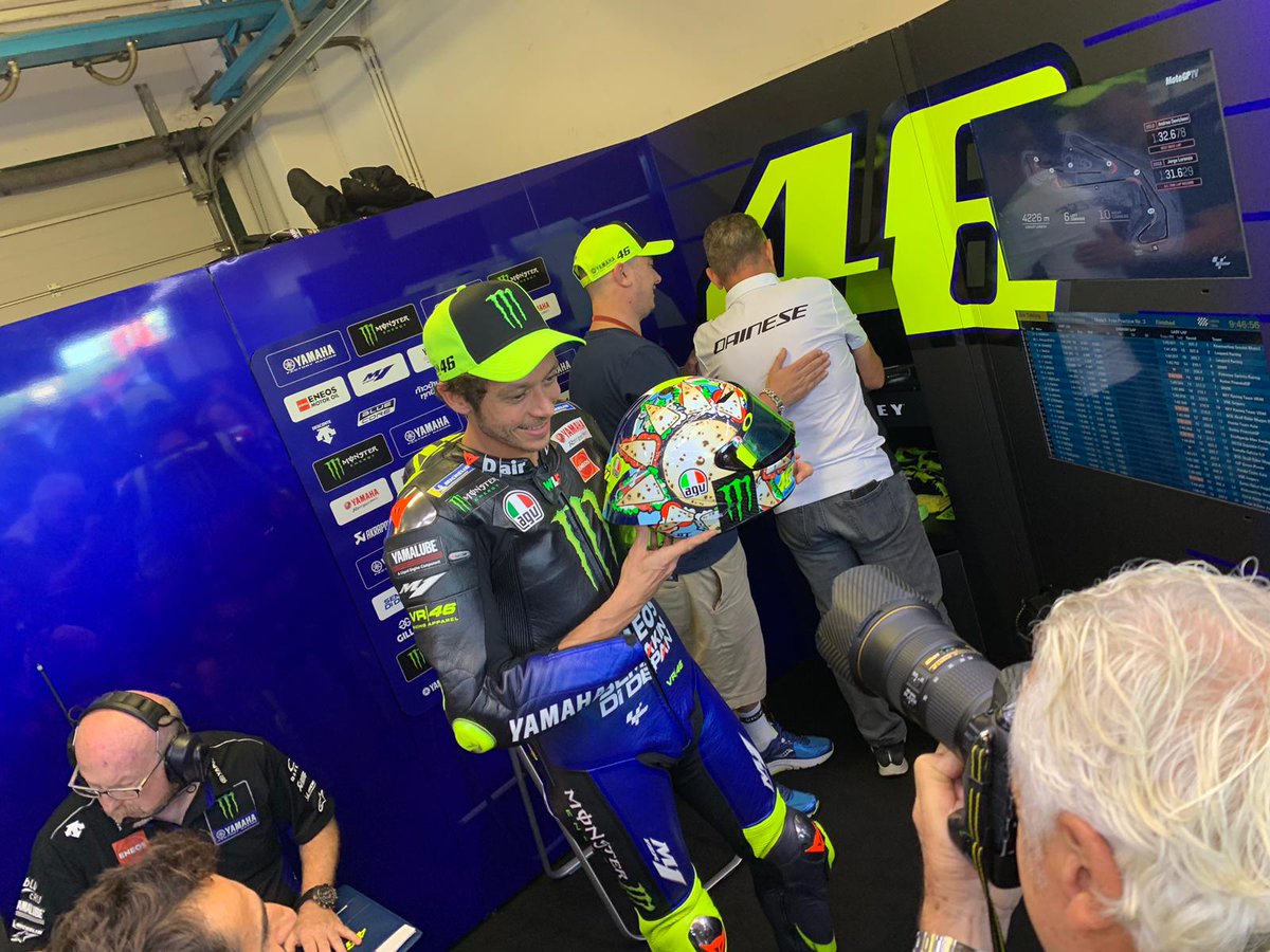 YamahaMotoGP's tweet photo. Sun &amp; moon = piadina &amp; watermelon

Who else is suddenly feeling hungry? 🤤

#MonsterYamaha | #MotoGP | #SanMarinoGP | #RivieradiRimini | #MonsterEnergy | #VR46 | @ValeYellow46 | @AGVHelmets https://t.co/qTk8TyWRKb