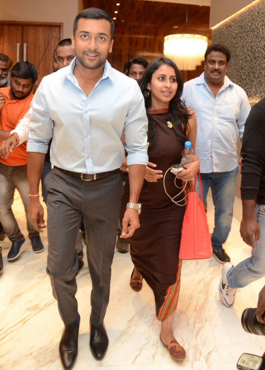 OSFC_Nellai's tweet photo. โข @Suriya_offl Anna with @vrindaprasad ๐ at yesterday's #BandobastPreReleaseEvent #BandobastFromSep20 #Bandobast #Kaappaan https://t.co/WZLc8W7W36