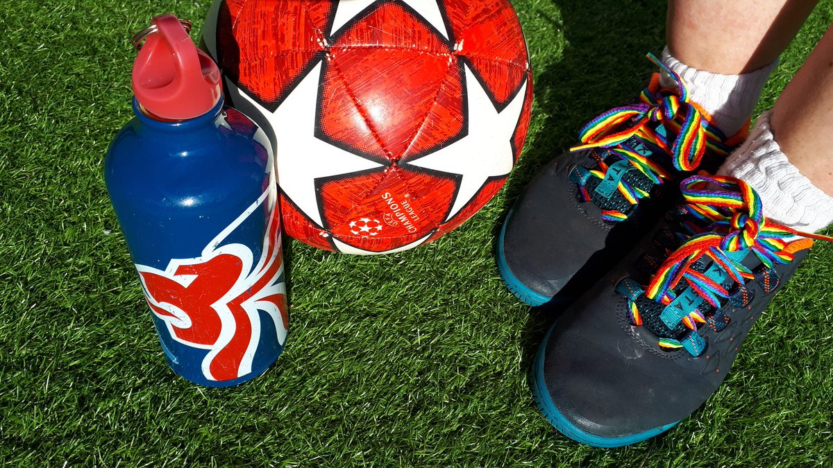 thekelli2k's tweet photo. #SportIsForEveryone #URProud @sportroehampton @WomeninFootball @Womeninsport_uk #SaturdayMorning #MumsFootball https://t.co/xHERqKZjda