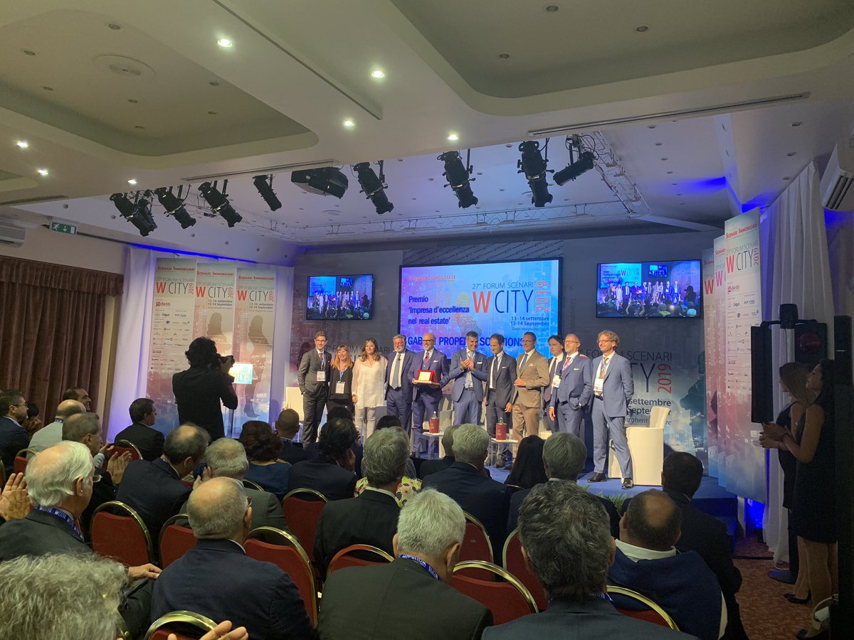 Al Gruppo Gabetti, a Roberto Busso, ma soprattutto alla mia, nostra, amica Micaela Musso, tutta la mia stima e riconoscenza per quello che è riuscita a fare e per rappresentarci così bene #premioimpresaeccellenza #ForumScenari #scenariimmobiliari <a href="/AREL_RELadies/">AREL Ass Re Ladies</a> <a href="/barbara_polito/">barbara polito</a>