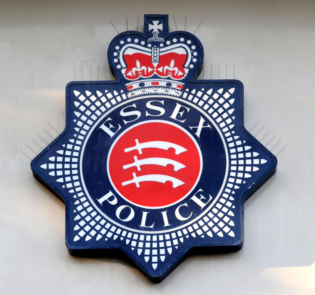 An 18 year-old man has suffered stab wounds and left with life-changing wounds in Rayleigh. 

Police were called to two men fighting in Love Lane at around 350pm yesterday afternoon (13th)

#HeartNews