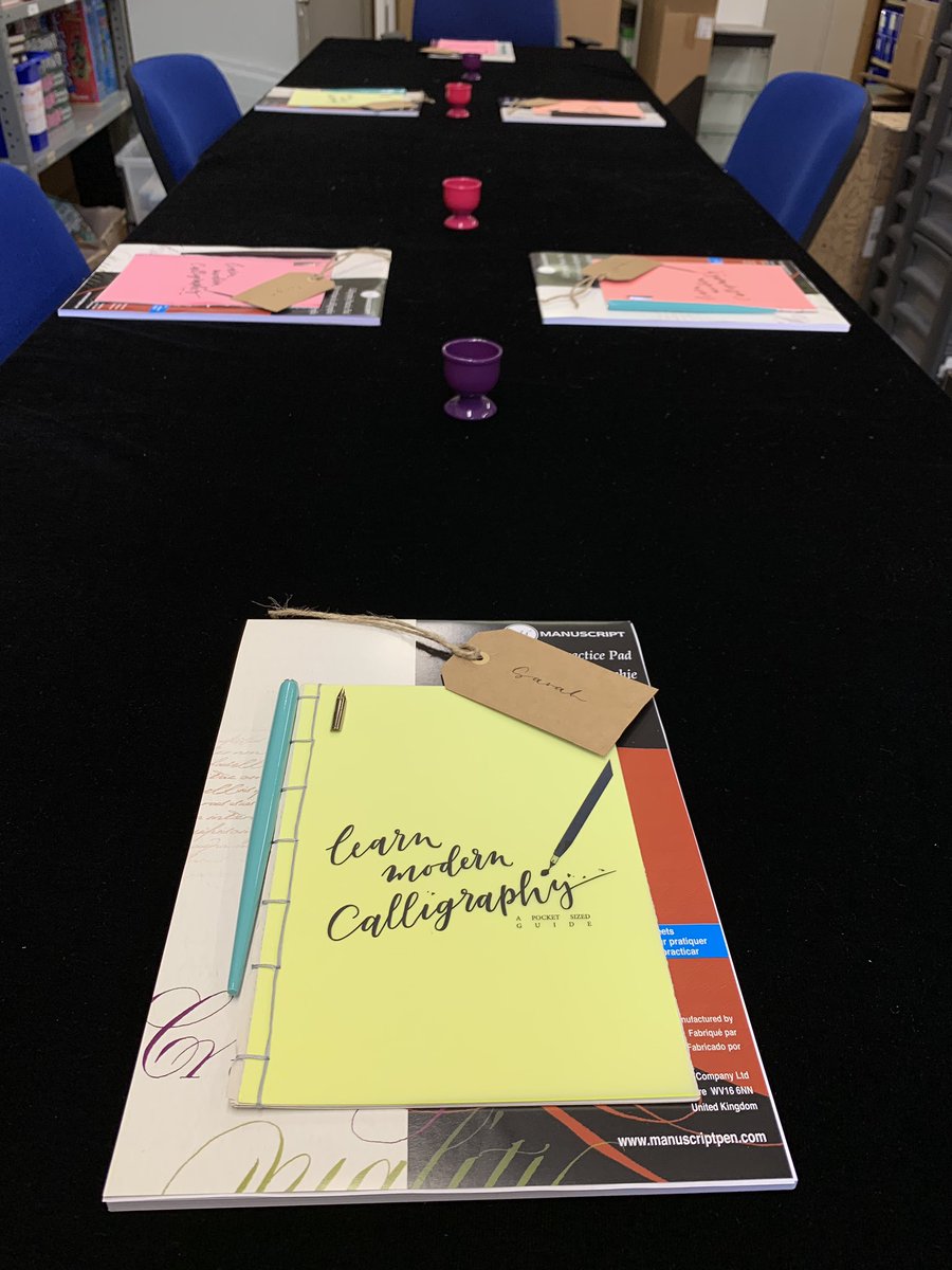 shopwritehere's tweet image. Ready for today’s beginners calligraphy class 🖋 #calligraphy #calligraphycourse #writing